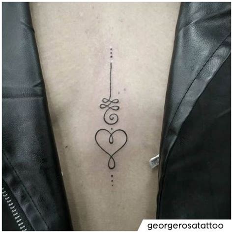 tatuaggio seno|Tatuaggi al seno: Idee creative e significative